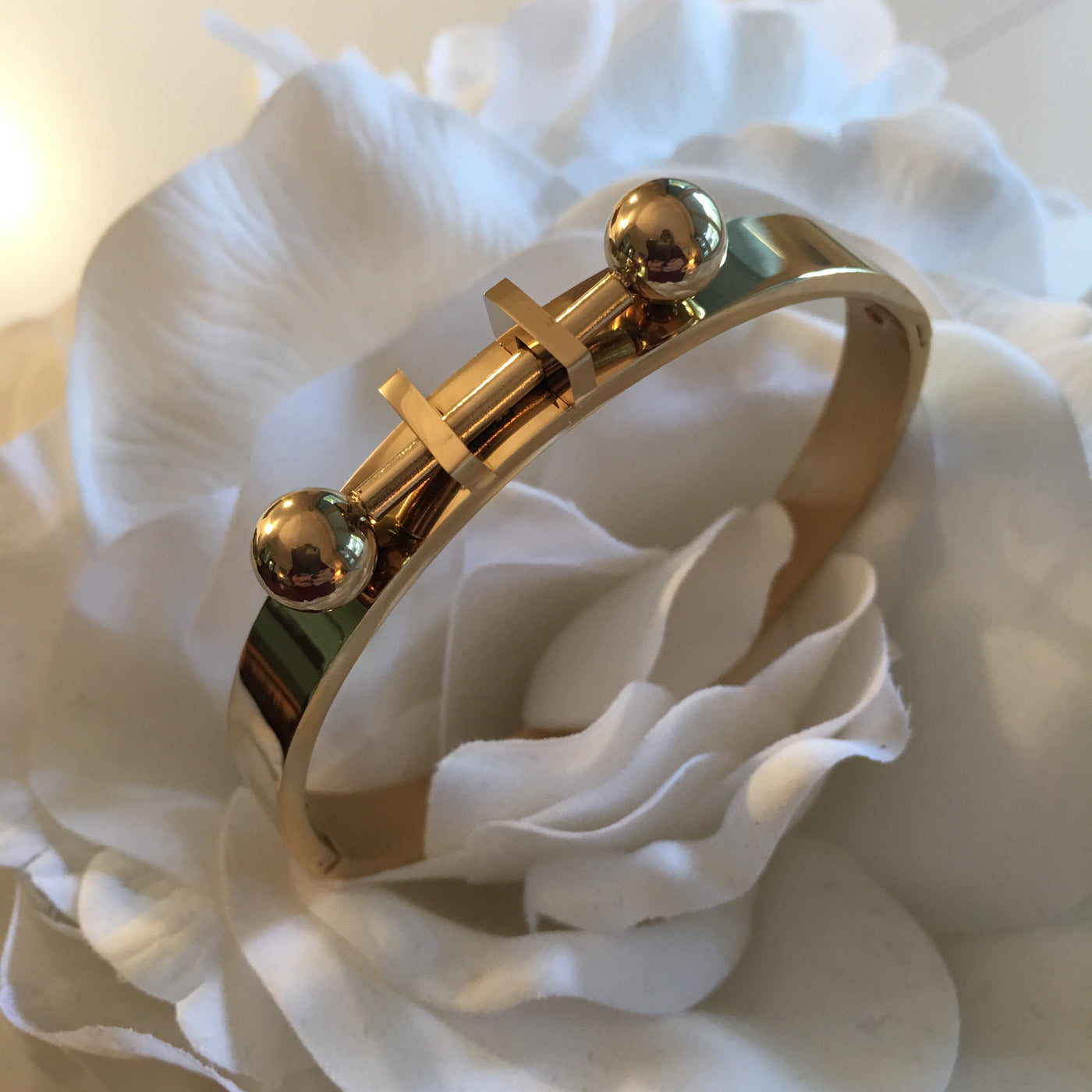Gold Tone Bar/Balls Bracelet
