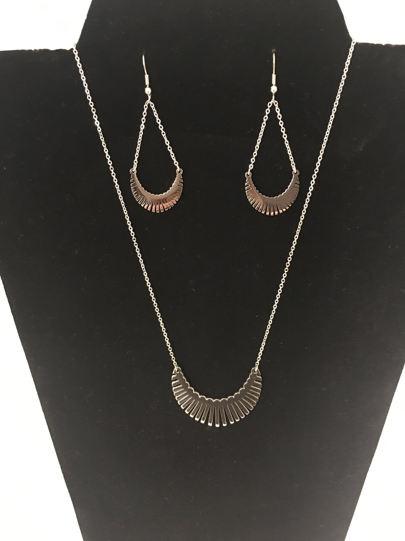 Stainless Steel Feathered Necklace Set