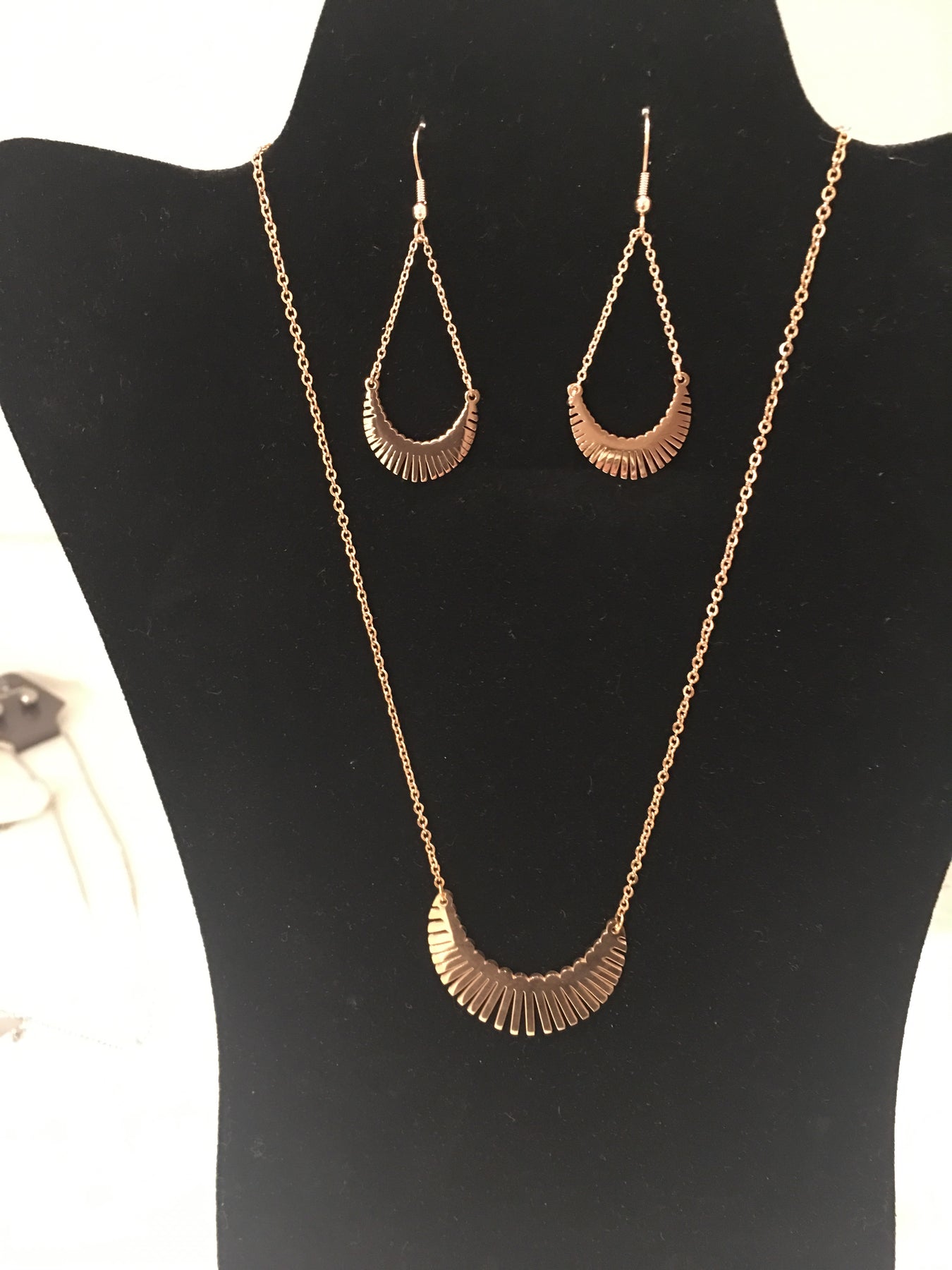 Rose Gold Feathered Necklace Set