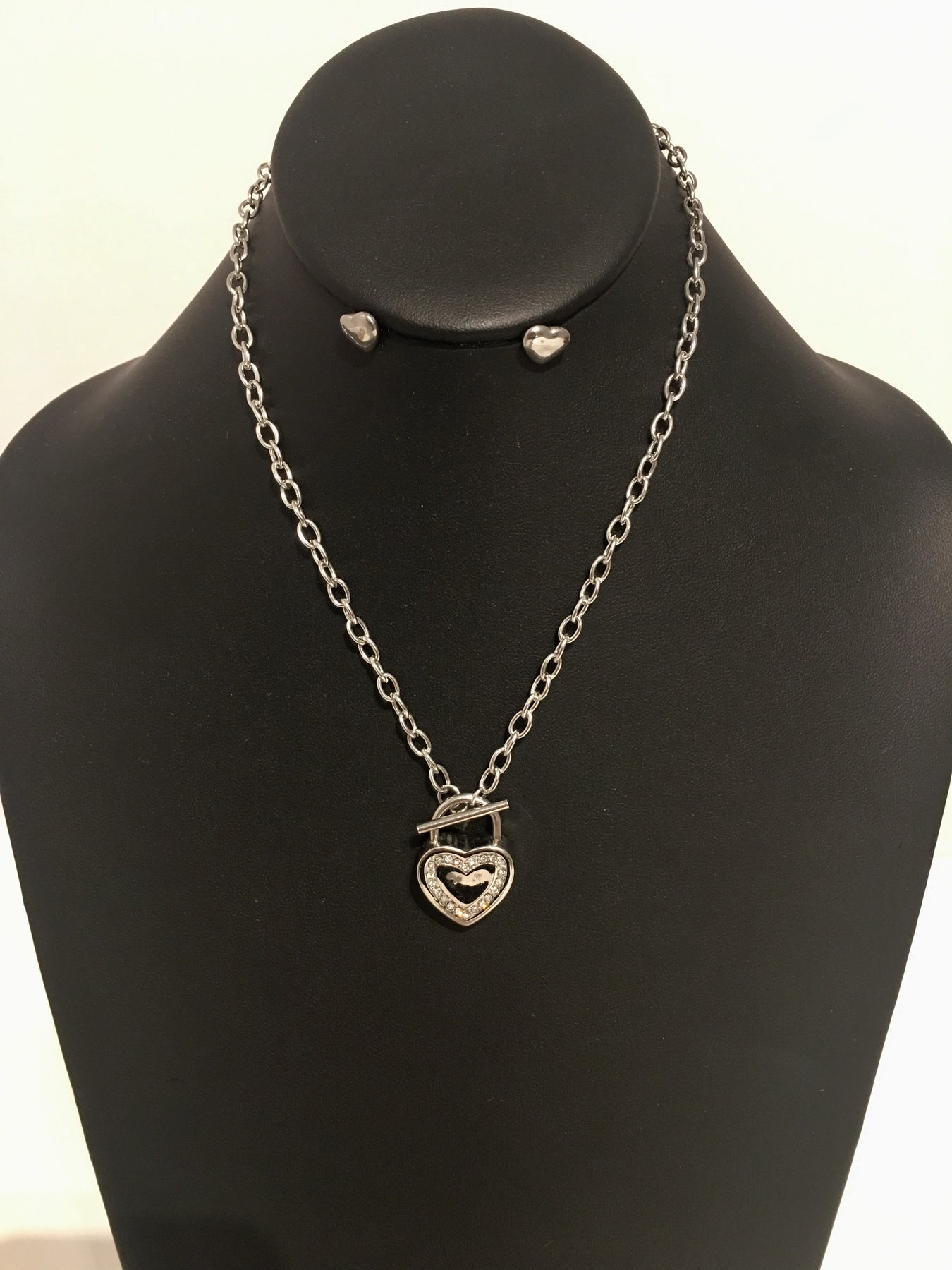 Beautiful Toggle Heart Necklace Set
