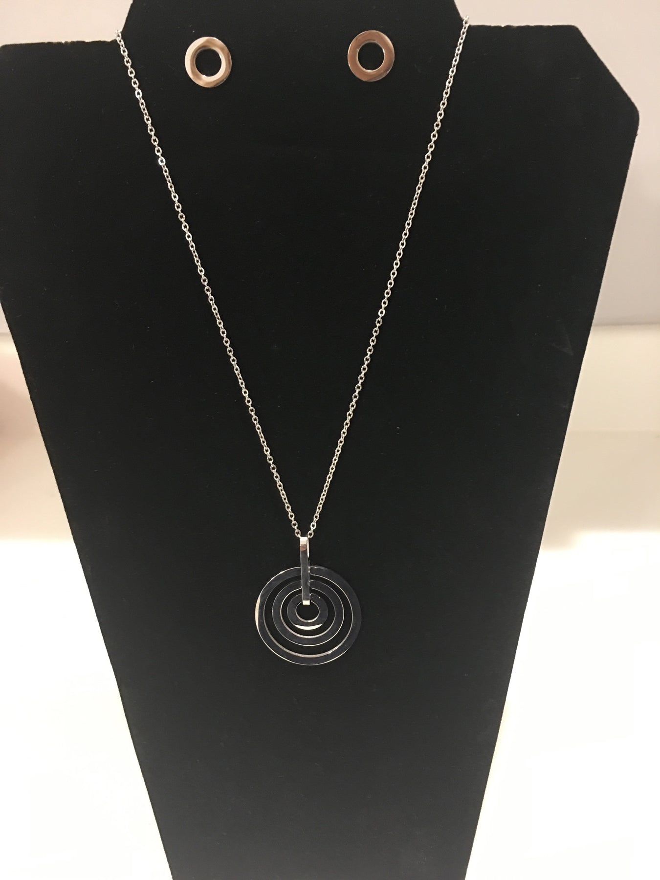 Classic Circle Necklace Set